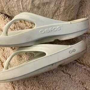 OOFOS Woman's flip flop